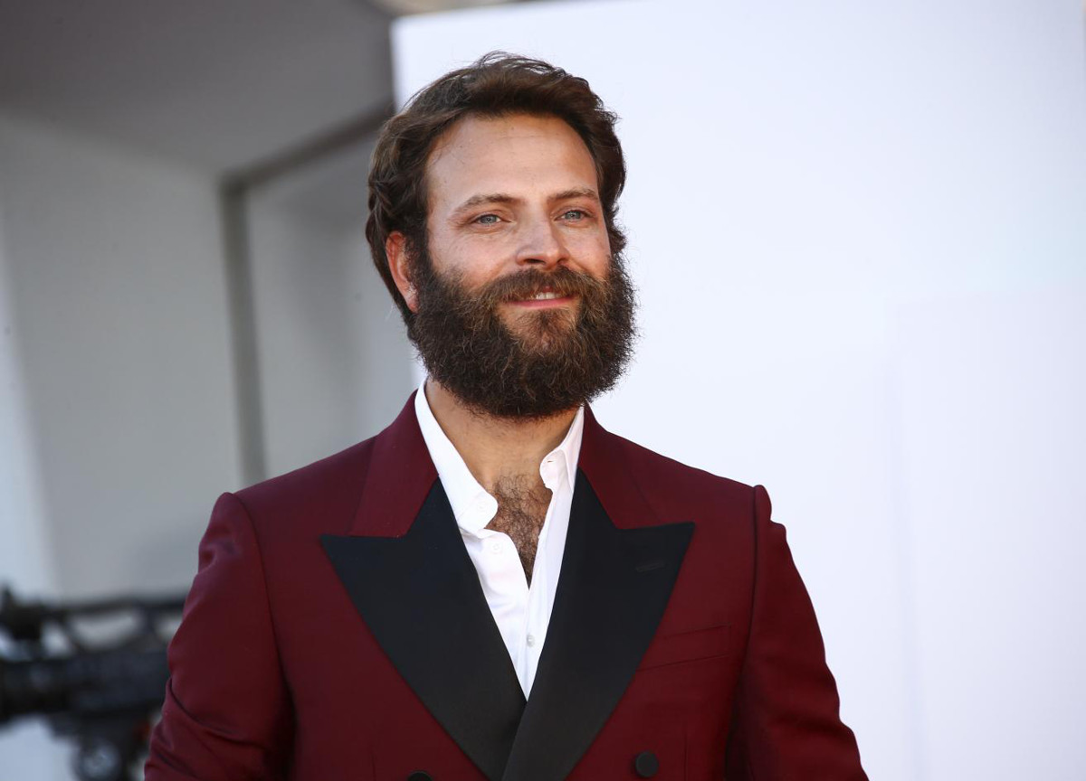 Alessandro Borghi, dalla Magliana al successo: “Facevo 3 lavori pe campà” Alessandro Borghi, dalla Magliana al successo: “Facevo 3 lavori pe campà”