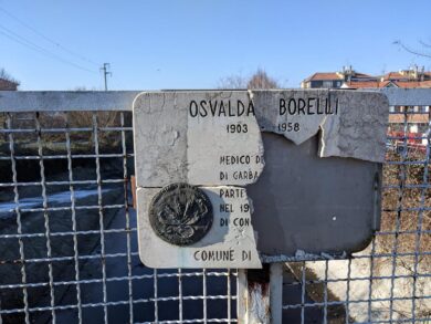 Garbagnate, vandalizzata la lapide della partigiana Osvalda Borelli