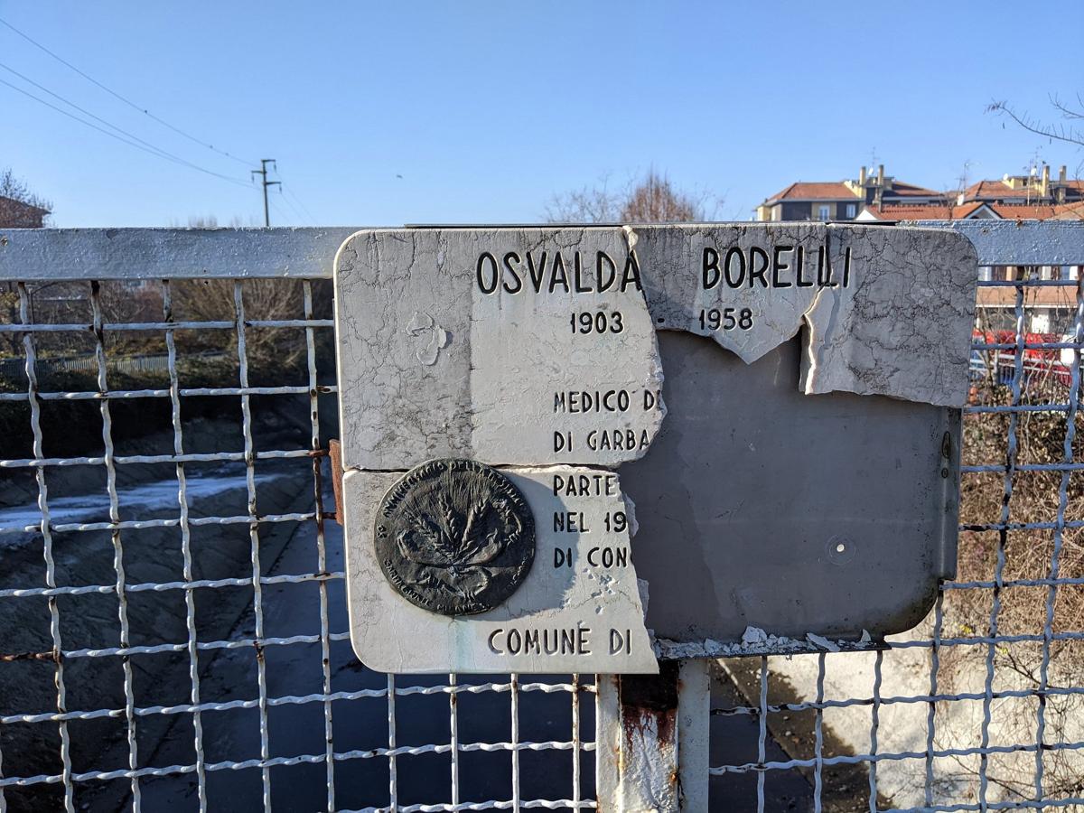 Garbagnate, vandalizzata la lapide della partigiana Osvalda Borelli Garbagnate, vandalizzata la lapide della partigiana Osvalda Borelli