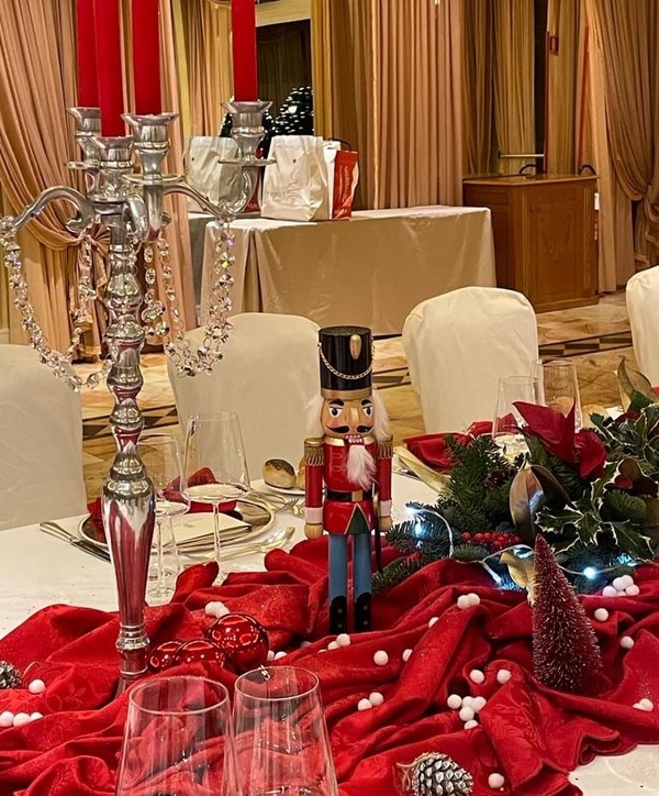 Natale 2021, da Amadeus a Monica Setta: tutte le foto dei party vip Natale 2021, da Amadeus a Monica Setta: tutte le foto dei party vip