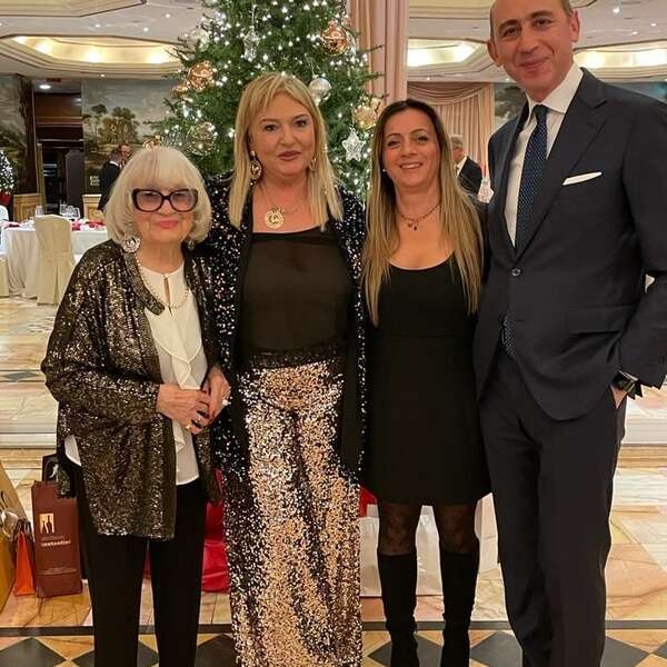 Natale 2021, da Amadeus a Monica Setta: tutte le foto dei party vip Natale 2021, da Amadeus a Monica Setta: tutte le foto dei party vip