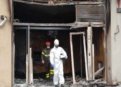 Milano, distrutta da un incendio la filiale Unicredit di piazza Ohm