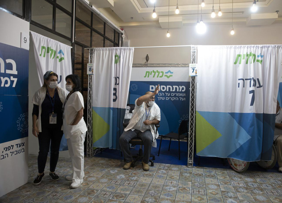 Israele, bufera su ex capo dei Servizi. Diceva tutto all’amante, una hostess