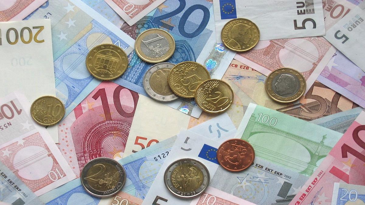 Aumento prezzi euro: dopo 20 anni ecco quanto e cosa paghiamo di più Aumento prezzi euro: dopo 20 anni ecco quanto e cosa paghiamo di più