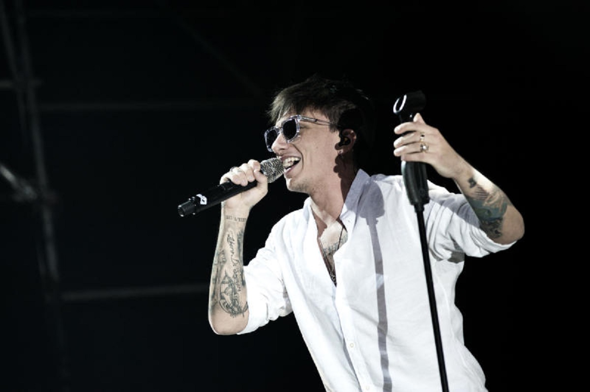 Ultimo contro i virologi “cantanti”: “Pagliacci, tornate in ospedale” Ultimo contro i virologi “cantanti”: “Pagliacci, tornate in ospedale”