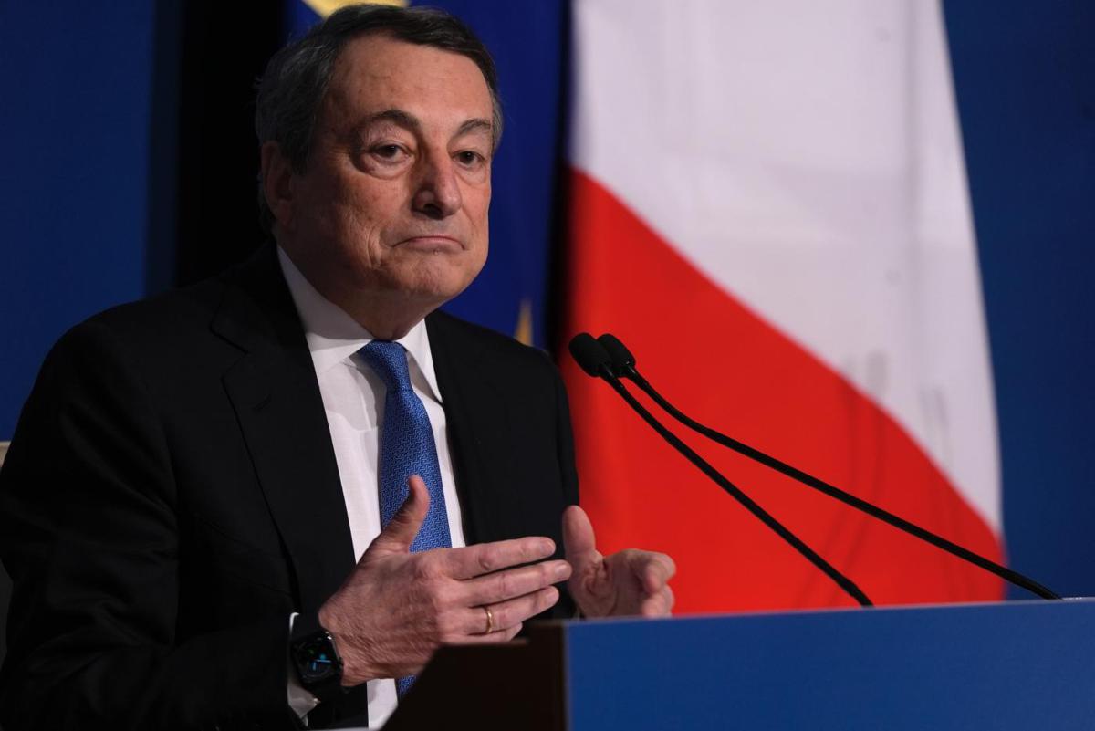 Draghi-Macron, lettera all’Ue. “Regole della legge di Bilancio da cambiare” Draghi-Macron, lettera all’Ue. “Regole della legge di Bilancio da cambiare”
