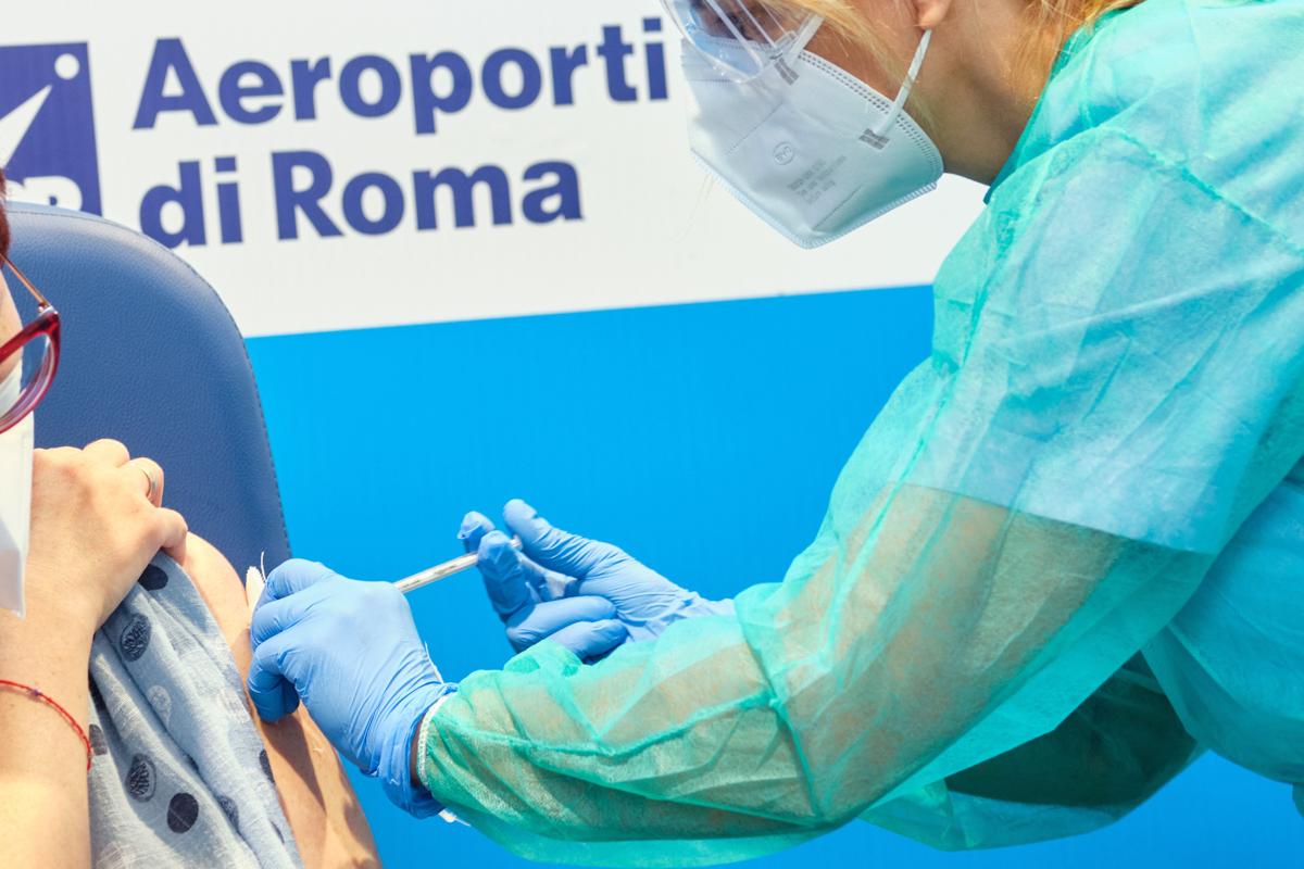 Vaccini, lettera a Big Pharma: “Sospendere brevetti per la salvezza di tutti” Vaccini, lettera a Big Pharma: “Sospendere brevetti per la salvezza di tutti”