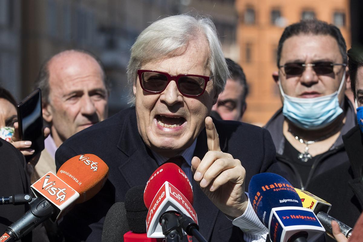 Quirinale, Sgarbi boccia Berlusconi. “Mossa sbagliatissima del centrodestra” Quirinale, Sgarbi boccia Berlusconi. “Mossa sbagliatissima del centrodestra”