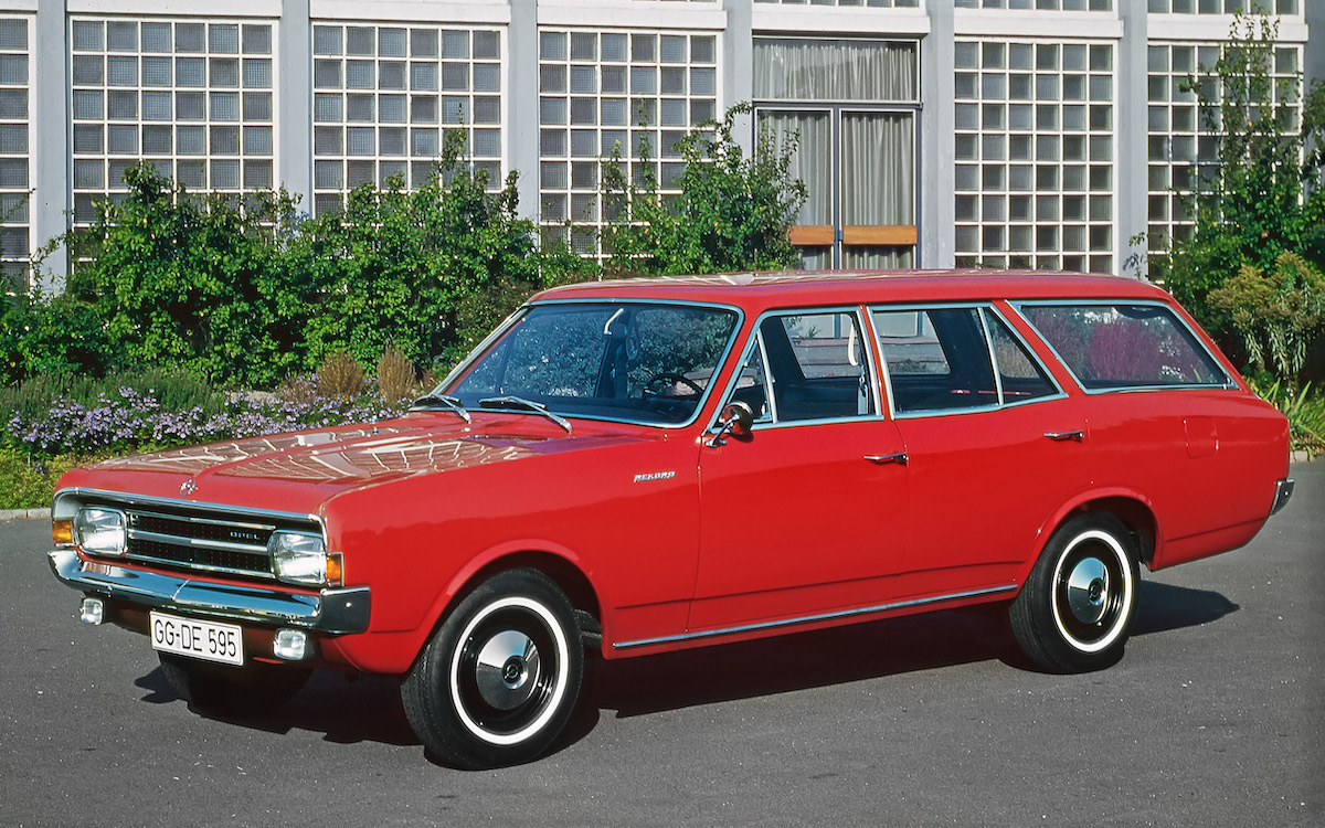 Opel Rekord C: le innovazioni del 1966 ne decretano il grande successo Opel Rekord C: le innovazioni del 1966 ne decretano il grande successo