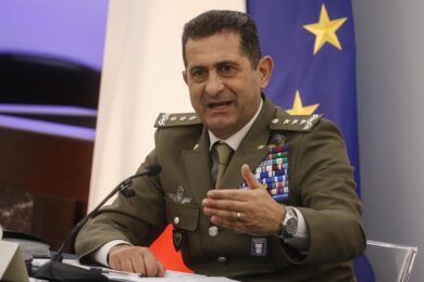 Figliuolo: “Screening nelle scuole e 3ª dose per tutti: così fermiamo Omicron”