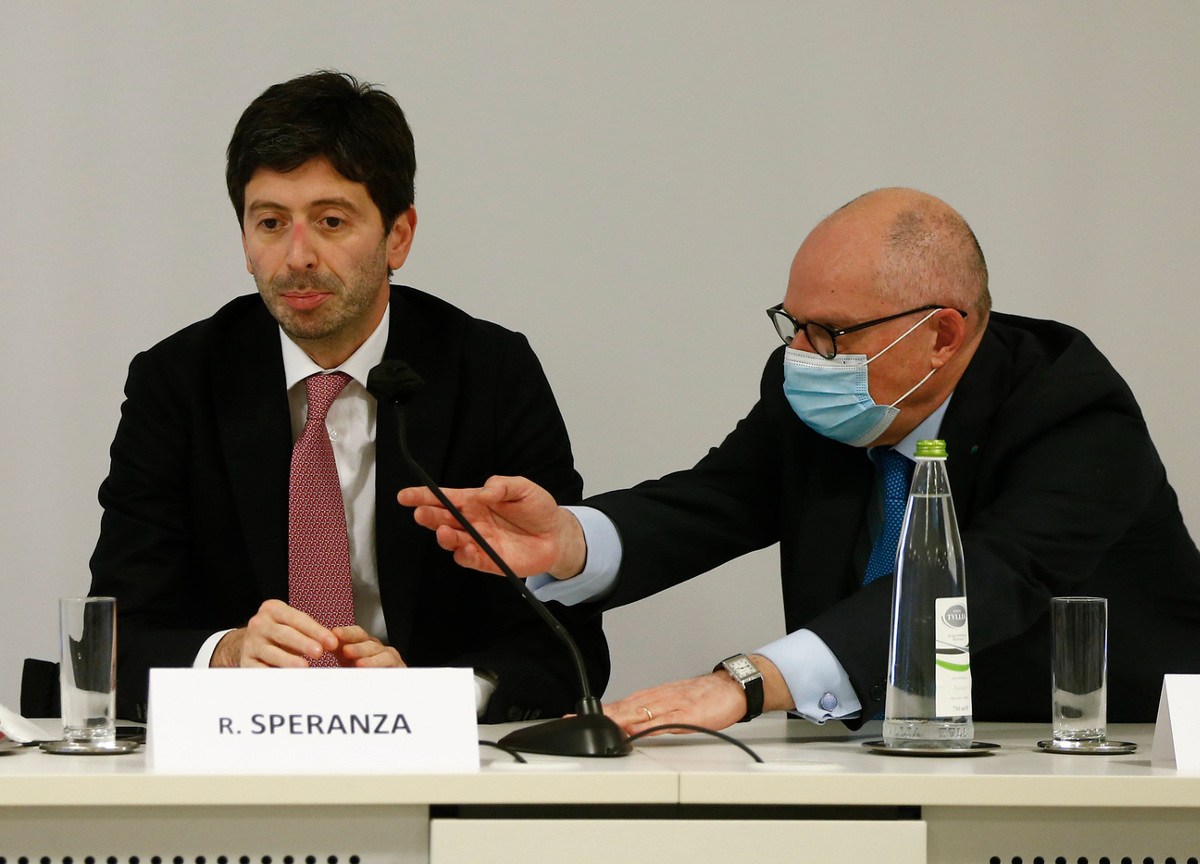 Coronavirus, Ricciardi: “Prepariamoci alla quarta dose. La faremo a maggio” Coronavirus, Ricciardi: “Prepariamoci alla quarta dose. La faremo a maggio”