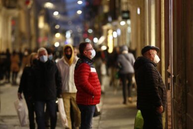Covid, Lombardia: balzo del tasso di positività (13,2%), rischio zona gialla