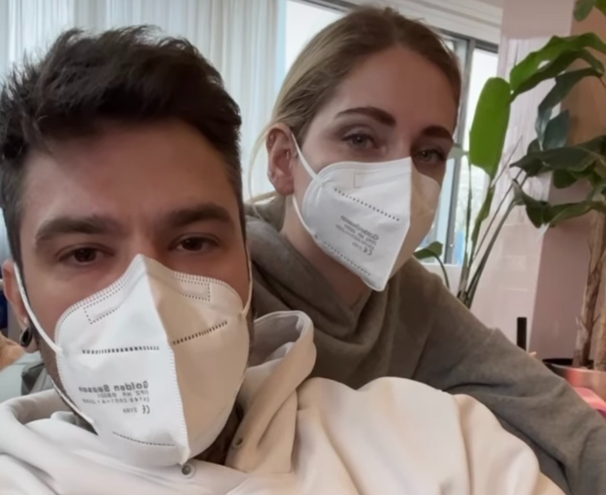 Covid, Fedez e Chiara Ferragni: “Siamo positivi, i bambini no” Covid, Fedez e Chiara Ferragni: “Siamo positivi, i bambini no”