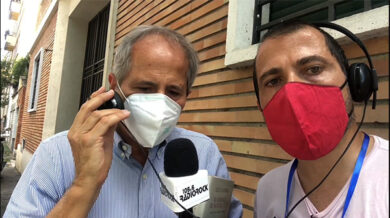 Da virologi a tenori: nuova esibizione di Bassetti, Pregliasco e Crisanti al karaoke