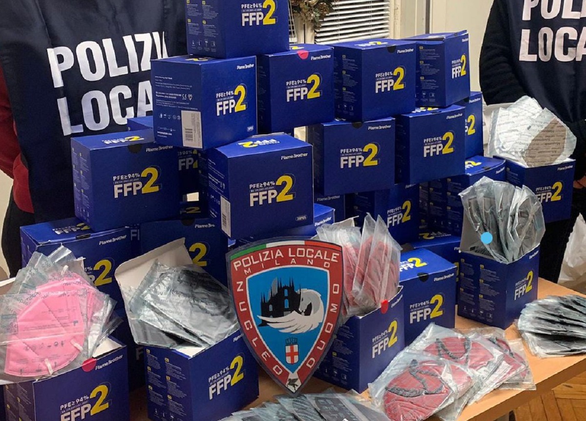 Milano, la Polizia locale sequestra oltre mille Ffp2 abusive Milano, la Polizia locale sequestra oltre mille Ffp2 abusive