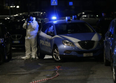 Trieste, imprenditore minacciato con pistola scappa da una tentata rapina