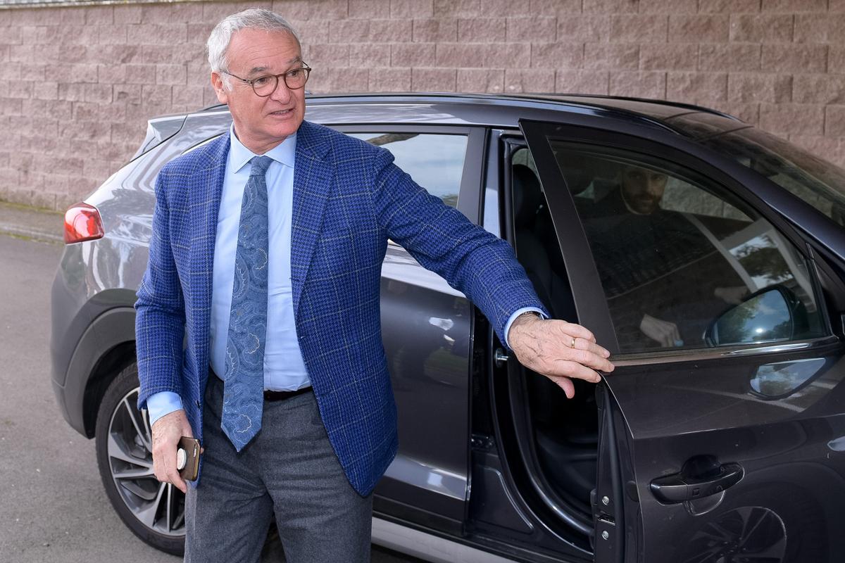 Calciomercato, l’idea di Ranieri: “Compriamo solo calciatori vaccinati” Calciomercato, l’idea di Ranieri: “Compriamo solo calciatori vaccinati”