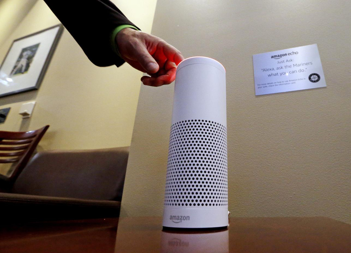 Amazon, allarme Alexa: ha sfidato una bambina a mettere le mani nella corrente