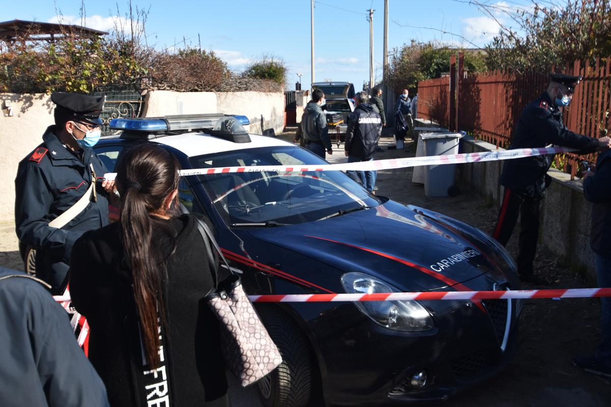 Genova, teneva madre morta da mesi in casa: trovata mummificata da carabinieri Genova, teneva madre morta da mesi in casa: trovata mummificata da carabinieri