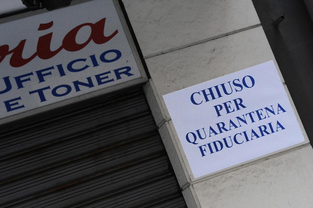 Quarantena, cambiano le regole: con 3 dosi stop isolamento (ma senza sintomi) Quarantena, cambiano le regole: con 3 dosi stop isolamento (ma senza sintomi)