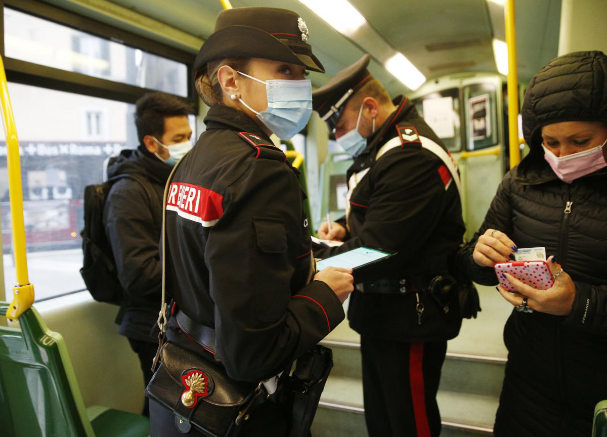 Governo, il lockdown per i No Vax è realtà. Dal 10/1 vietati anche metro e bus