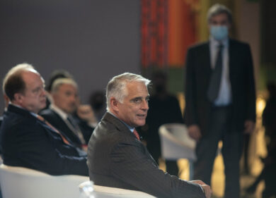 UniCredit riapre il dossier Commerz? Orcel: “Prima realizzare il piano”