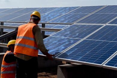 Solare anti caro-bolletta energetica: basta un pannello su 1/3 degli uffici