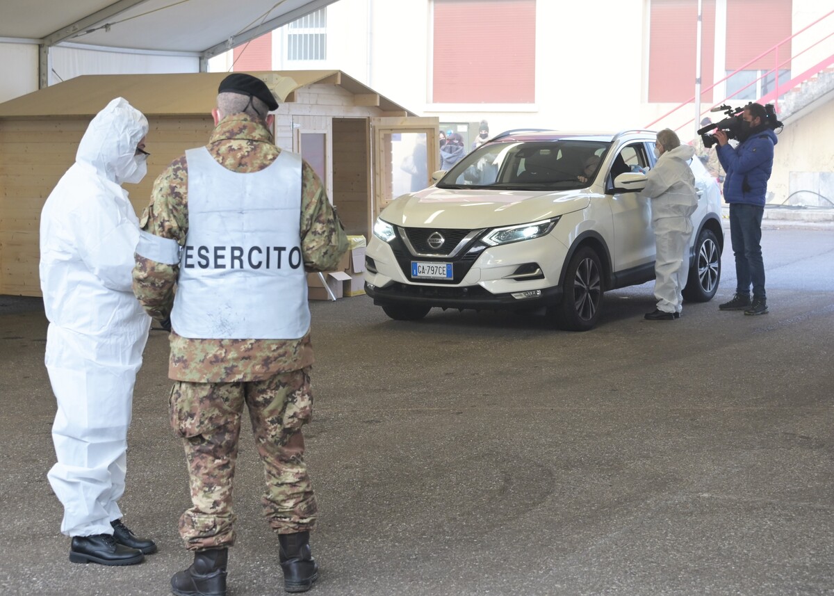 Drive through tamponi operativo ex deposito Aeronautica militare di Gallarate