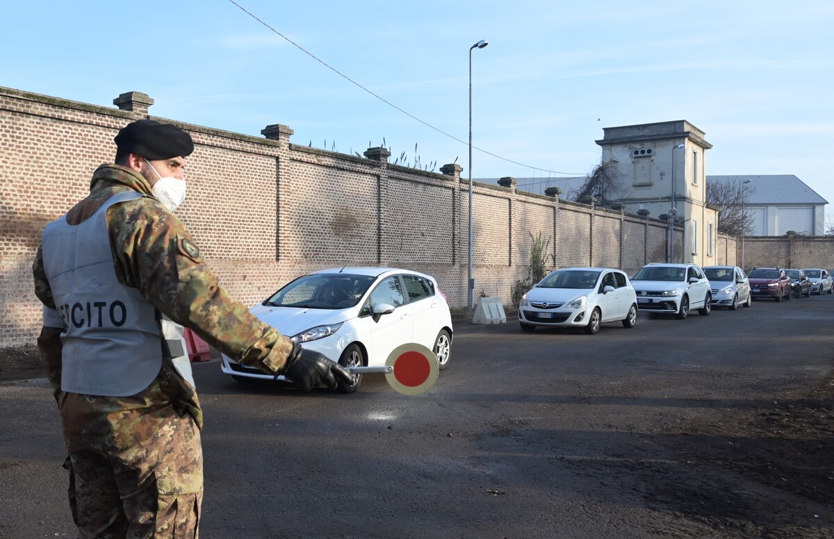 Drive through tamponi operativo ex deposito Aeronautica militare di Gallarate
