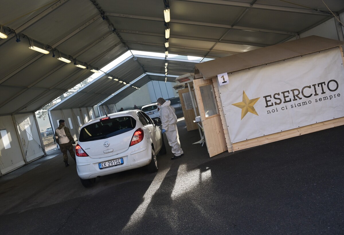 Drive through tamponi operativo ex deposito Aeronautica militare di Gallarate