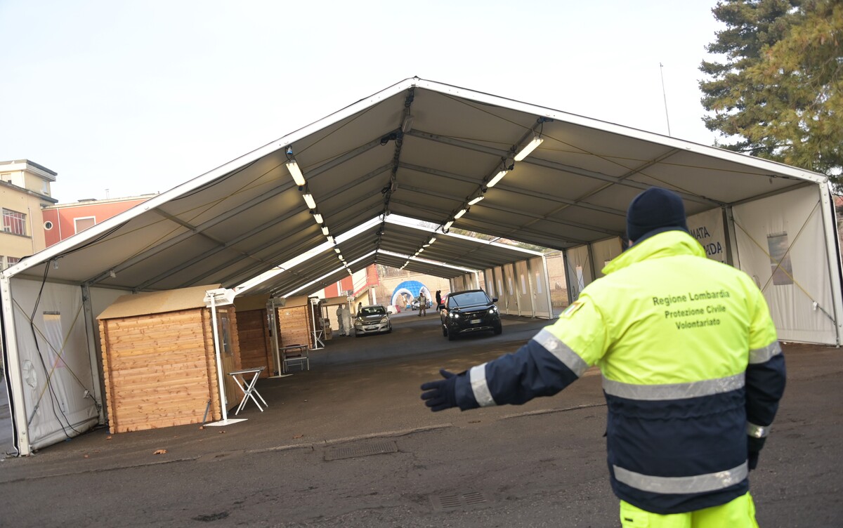 Drive through tamponi operativo ex deposito Aeronautica militare di Gallarate