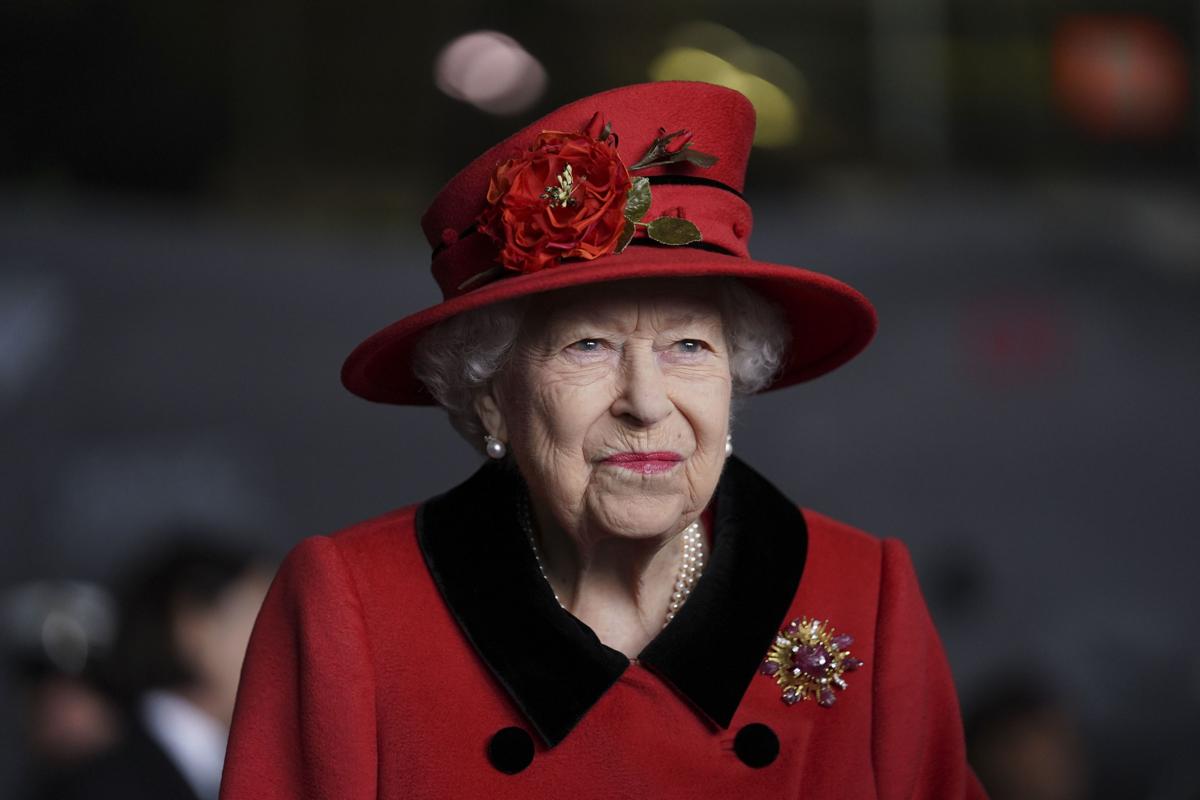 Morte Lady Diana, la Regina Elisabetta non voleva Elton John al funerale Morte Lady Diana, la Regina Elisabetta non voleva Elton John al funerale