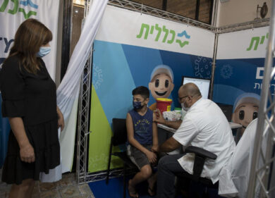 Israele, primo caso al mondo di “flurona”. Donna con Covid e influenza insieme