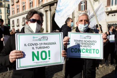 Covid, disdette a Natale 6 mln di partenze: il massacro del turismo invernale