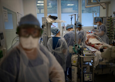 Covid, caos contagi tra medici e infermieri: +210% in un mese