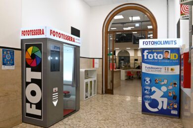 Milano, installate 15 cabine automatiche per fototessere CIE all’Anagrafe