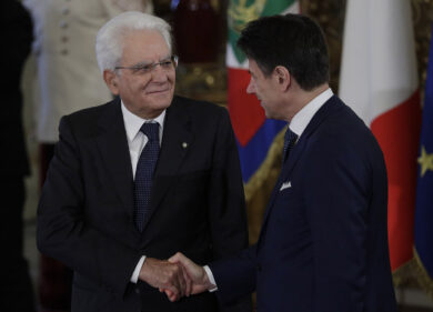 Quirinale, Mattarella bis (impossibile) per silurare Conte. Blitz dei 5 Stelle
