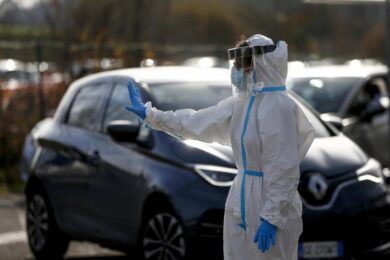 Governo, verso obbligo vaccino anche per over 60. Le Regioni temono omicron