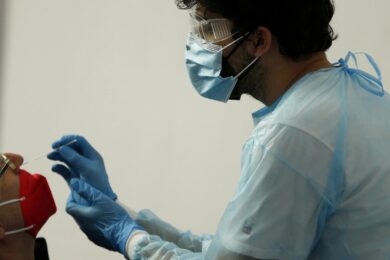 Covid, Italia tutta rossa: a Napoli “codice nero”. Positività al 19%,198 morti