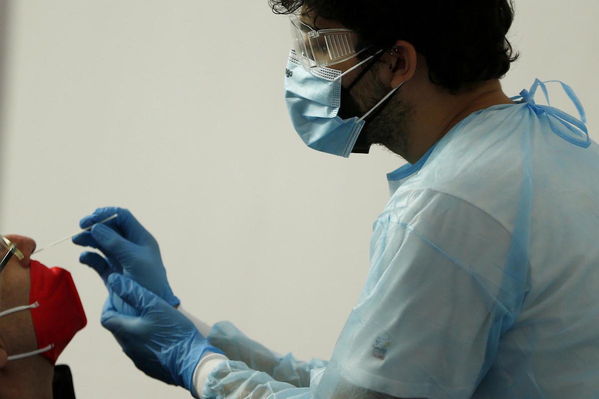 Covid, Italia tutta rossa: a Napoli “codice nero”. Positività al 19%,198 morti Covid, Italia tutta rossa: a Napoli “codice nero”. Positività al 19%,198 morti