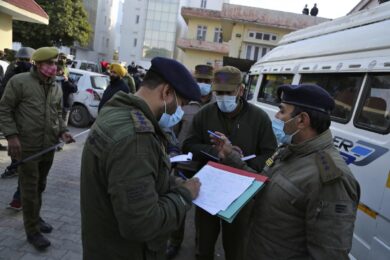 Covid, 125 positivi sul volo Italia-India: 13 scappano dalla quarantena