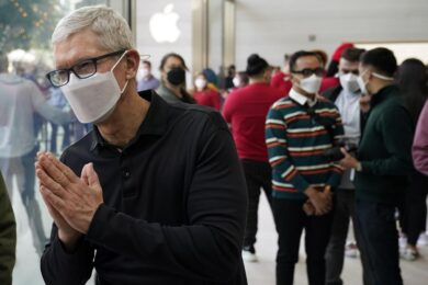 Apple, Tim Cook: stipendio 1447 volte più di un dipendente medio della società