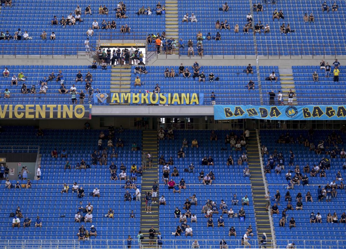 Serie A, allo stadio solo in 5 mila. Ma il pallone scoppia: buco da mezzo mld Serie A, allo stadio solo in 5 mila. Ma il pallone scoppia: buco da mezzo mld