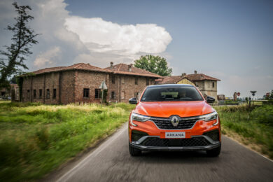 Renault Arkana: un po’ SUV in po’ coupé ma soprattutto ibrida