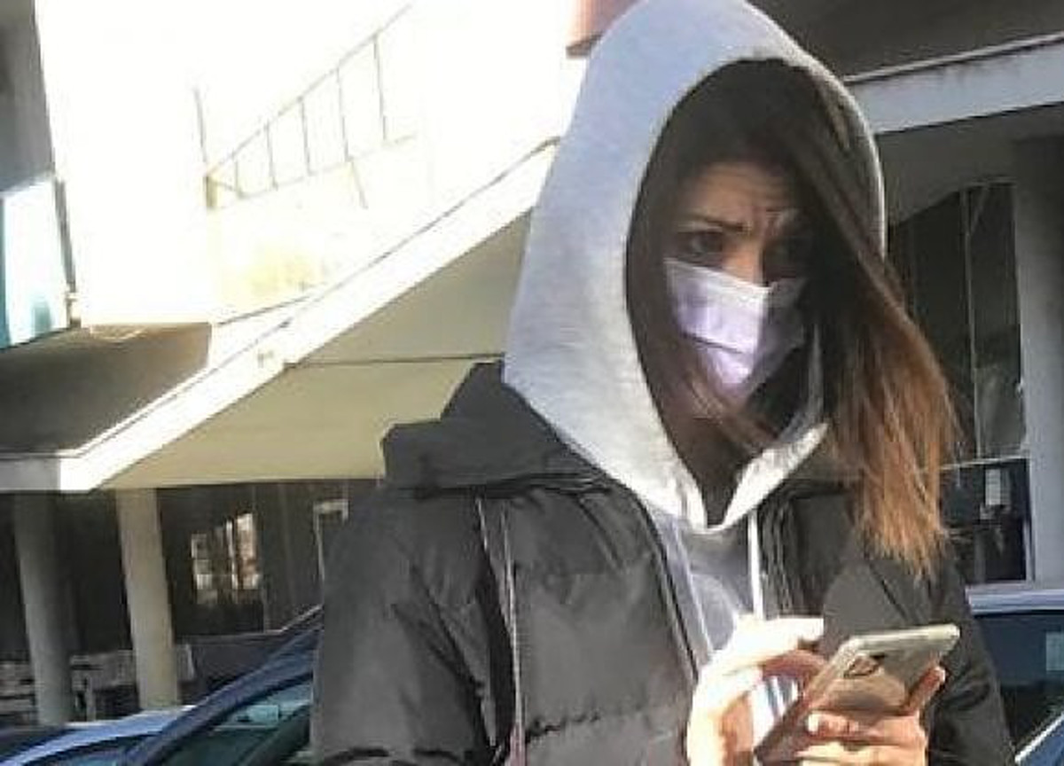 M5s, esplode il caso Raggi. Camuffata a fare il test. Calenda: “Sei No Vax?”