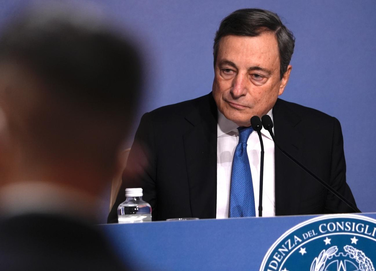Vaccini, Draghi: strategia dell’obbligo graduale. Adesso tocca agli over 40