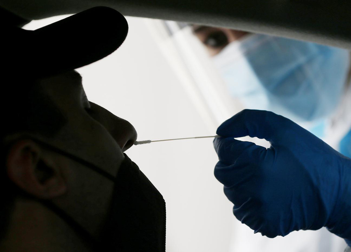 Omicron, Cts: “Tamponi positivi falsi per il Green Pass. Farmacisti corrotti”