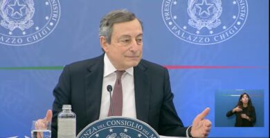 Draghi: “Obbligo vaccino in base ai dati. Scuola vitale per la democrazia”