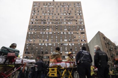 Incendio in un palazzo del Bronx a New York, 19 morti tra cui 9 bambini