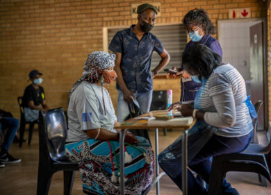 Conosce in chat una donna africana e vola a trovarla. Sequestrato per 2 giorni